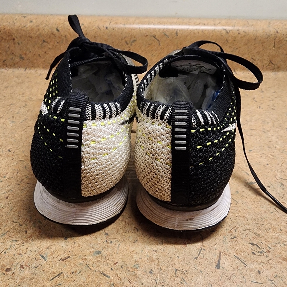 Nike Flyknit Racer Women's Size 7 - Picture 4 of 13